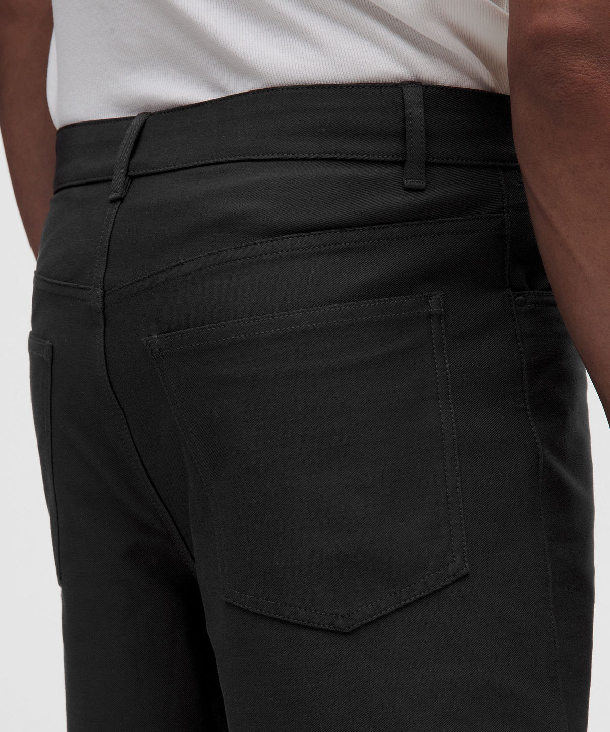 EasyFive Relaxed-Fit Short 9"