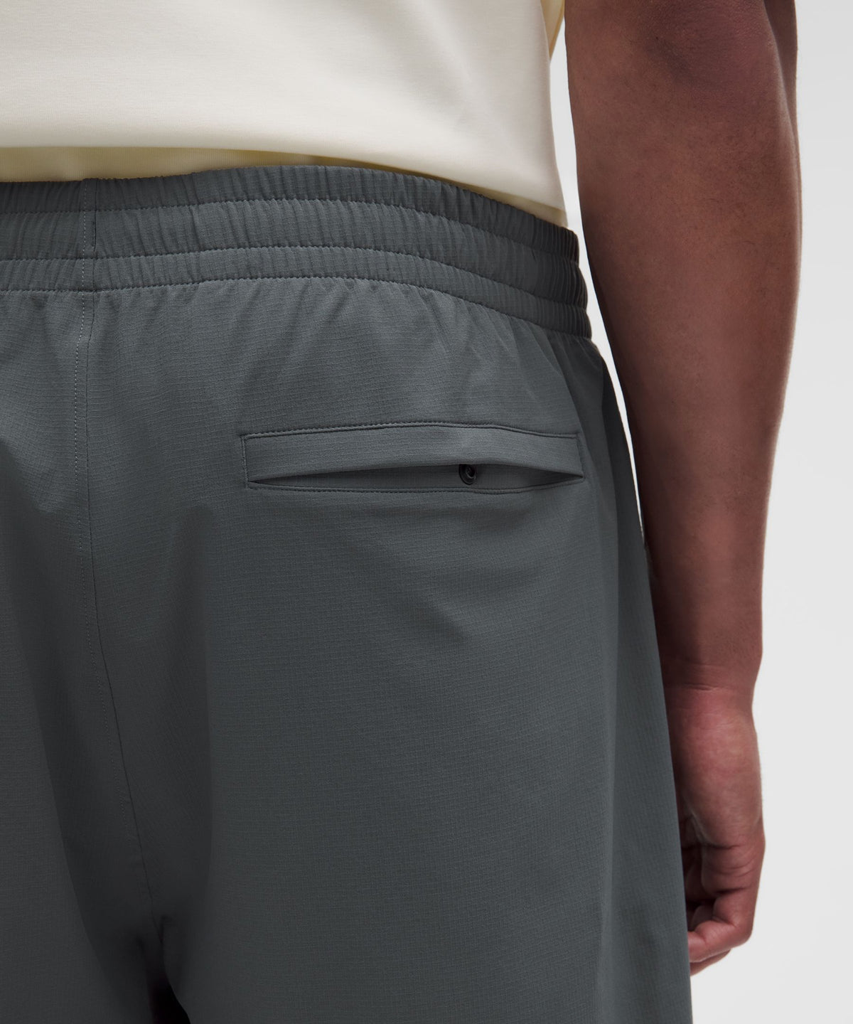 Zero Tucks Relaxed-Fit Short 8"