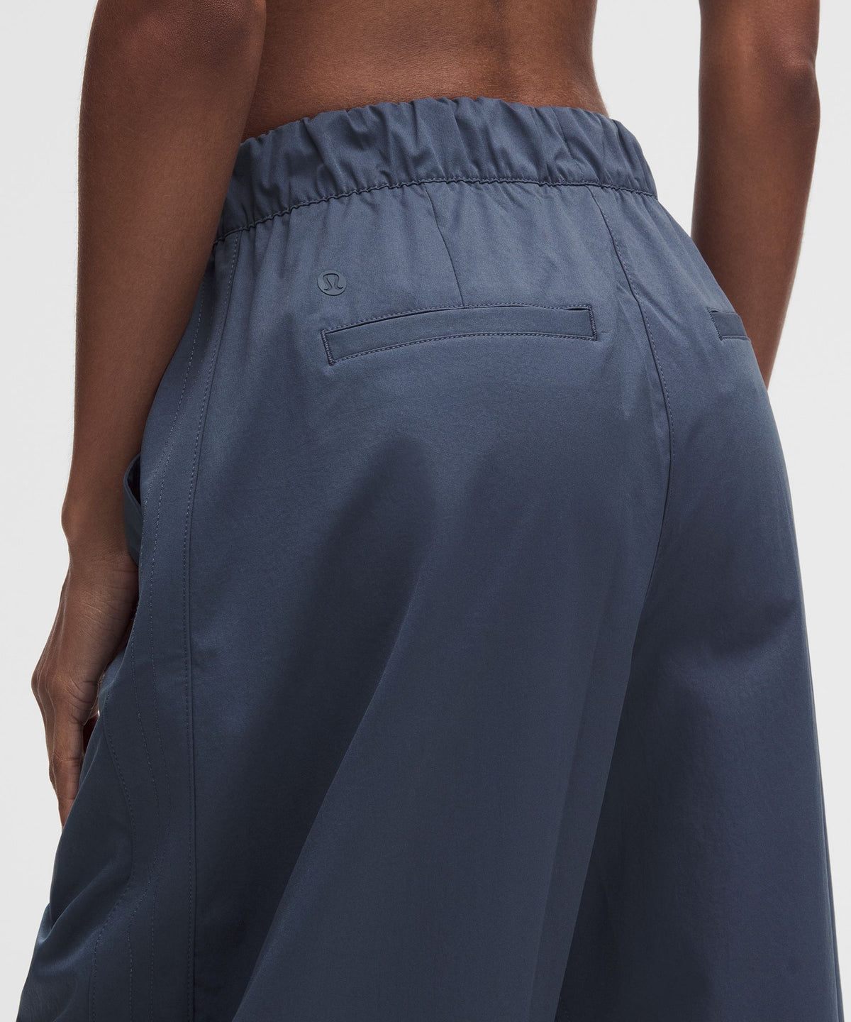 Woven Mid-Rise Barrel-Leg PantRegular