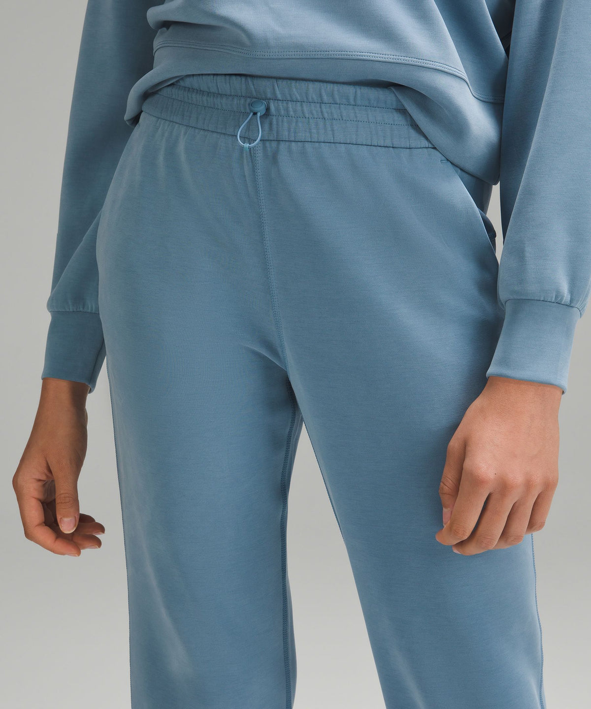 Softstreme High-Rise Straight-Leg Cropped Pant