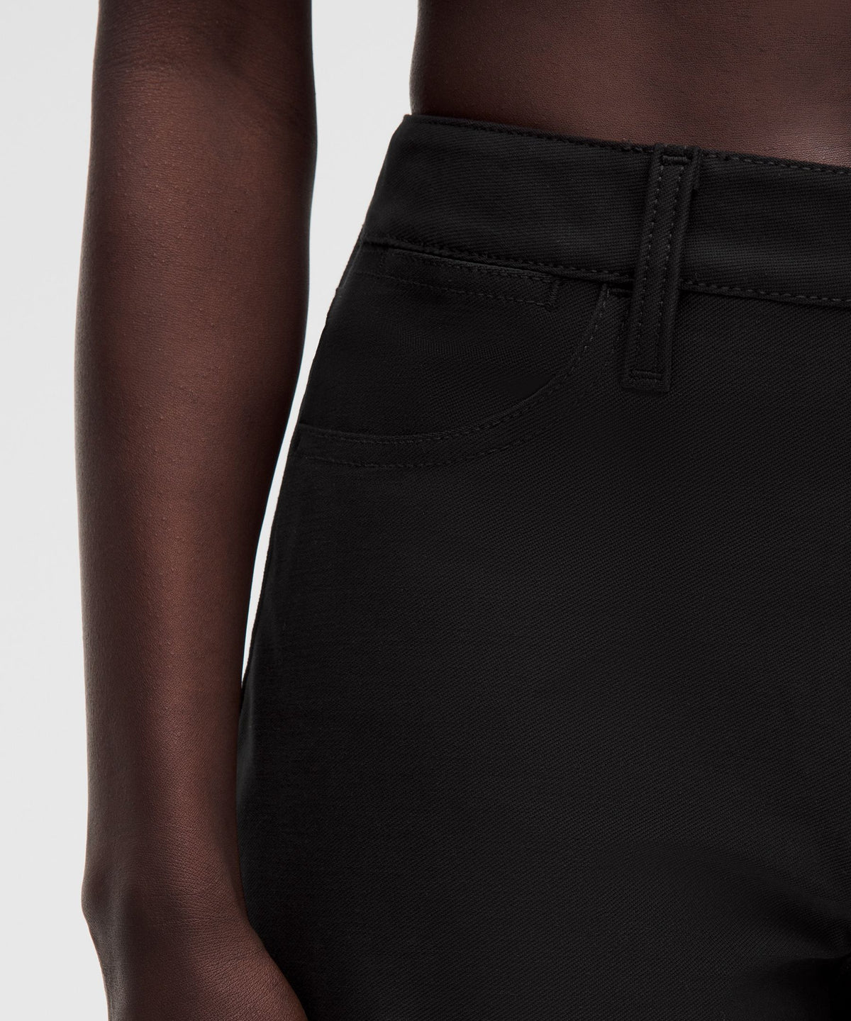 EasyFive Mid-Rise Short 4.5"