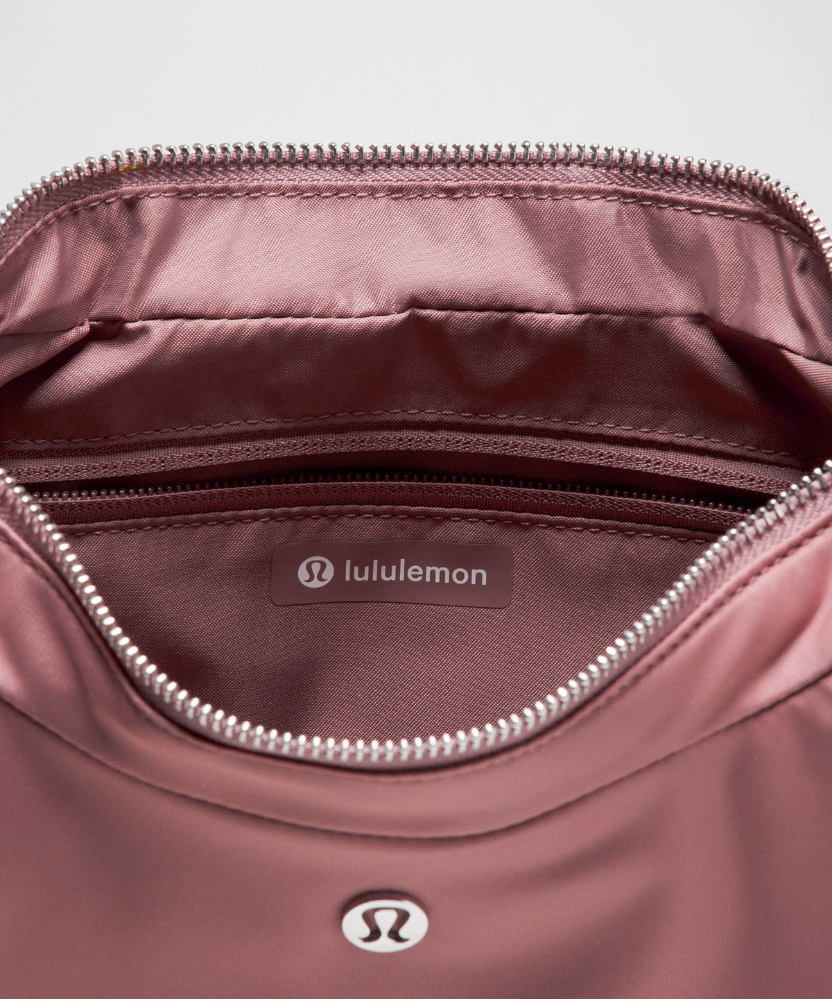 City Essentials Shoulder Bag 4L