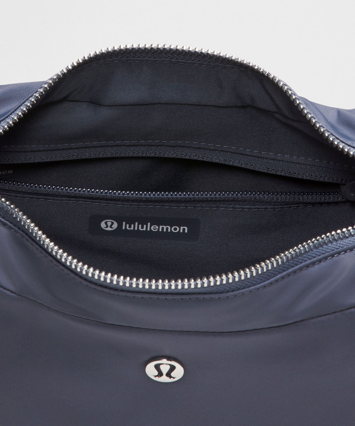 City Essentials Shoulder Bag 4L