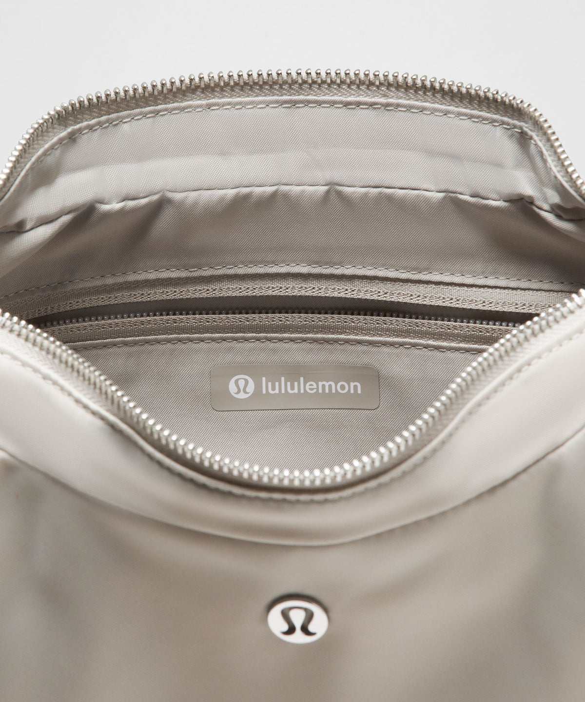 City Essentials Shoulder Bag 4L